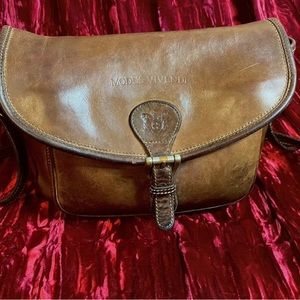 Modus Vivendi Vintage genuine leather handbag; Cross-body adjustable strap.